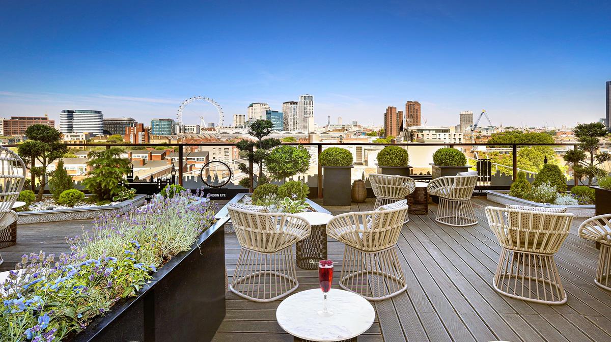 Central London Sophistication near Big Ben with Daily Breakfast & Panoramic Rooftop Bar