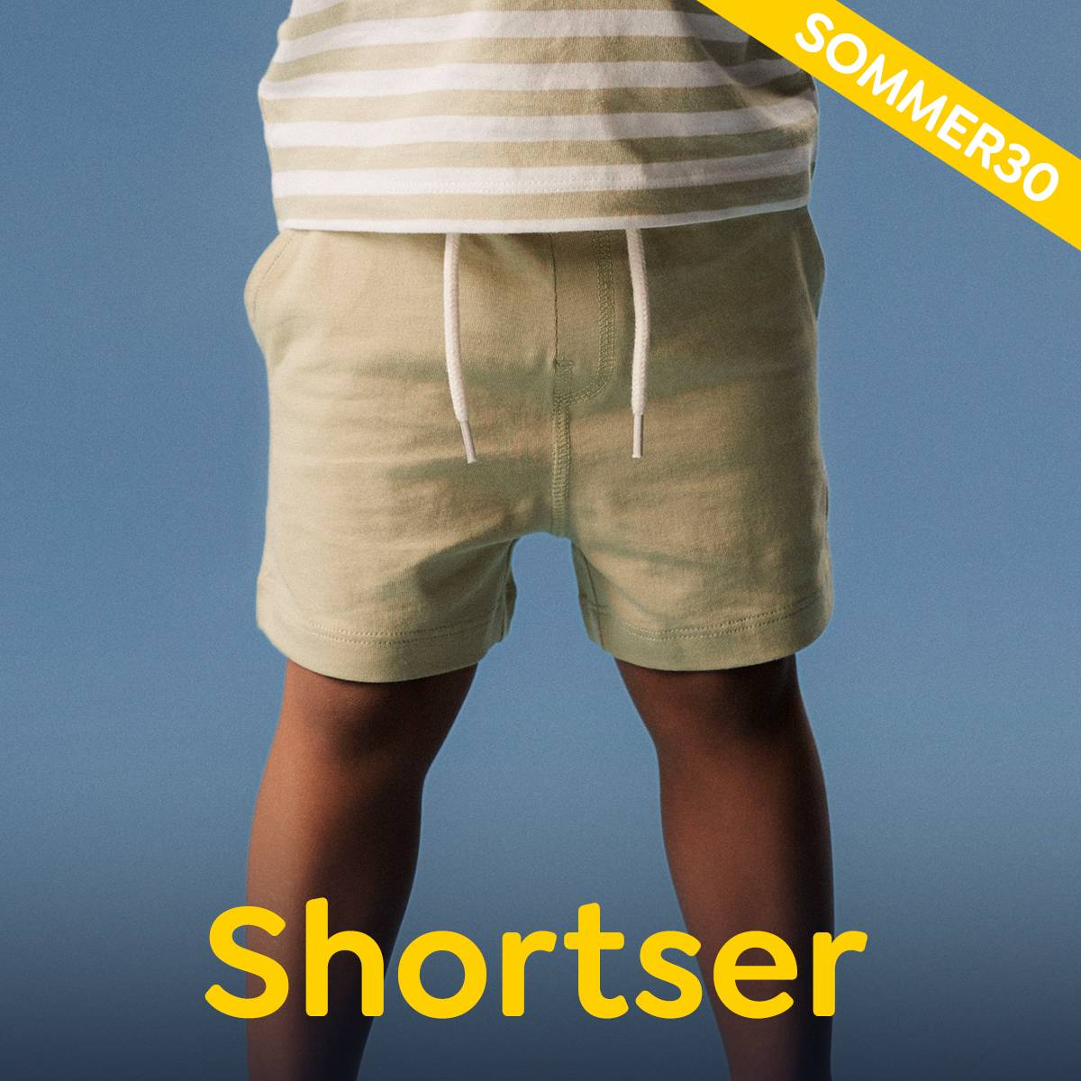 Shortser til barn for varme sommerdager, lek og aktivitet