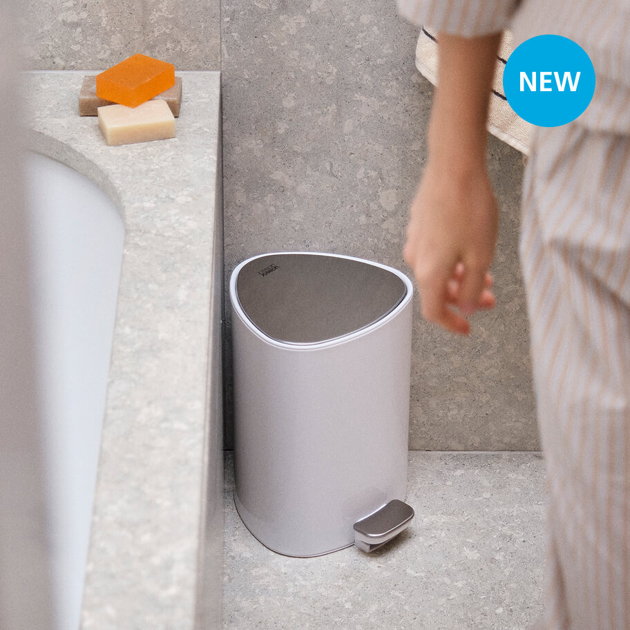 EasyStore™ 5L Gloss White Bathroom Pedal Bin