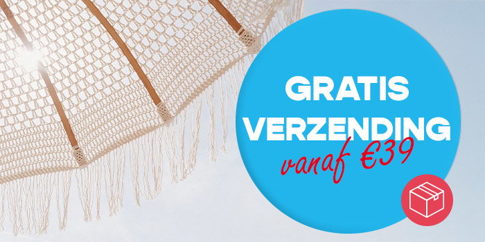 Sun umbrella with fringe and blue badge: free shipping from €39 (Dutch: 'Gratis verzending vanaf €39')
