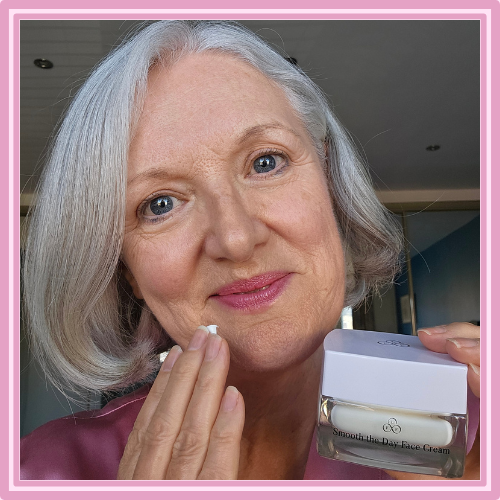 Enriched with vitamins to nourish and hydrate your skin Strengthens your skin barrier Protects your skin against inflammation