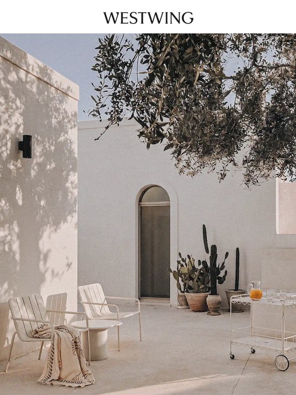 Exterior blanquísimo & Instax de Fujifilm: tu verano de ensueño empieza aquí
