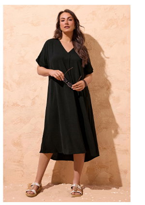 EVANS Curve Black Pleat Midi Dress