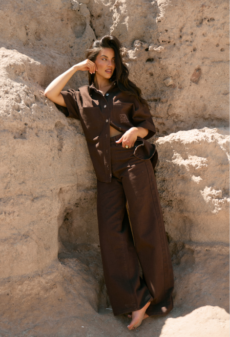 Sneak peek deep choco jeans