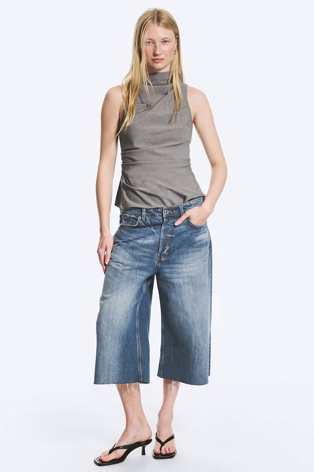 LOW RISE RELAXED CROPPED DENIM SHORTS
