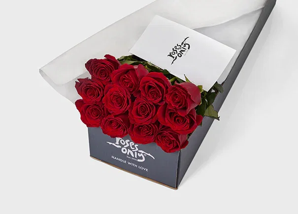 Image of Red Roses Gift Box 12 (ROA01-012)