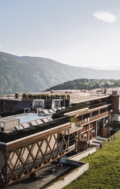 Hotel mit Rooftop Pool und Bergpanorama