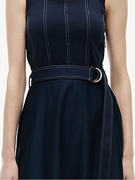 Midikleid mit quadratischem Ausschnitt und Gürtel