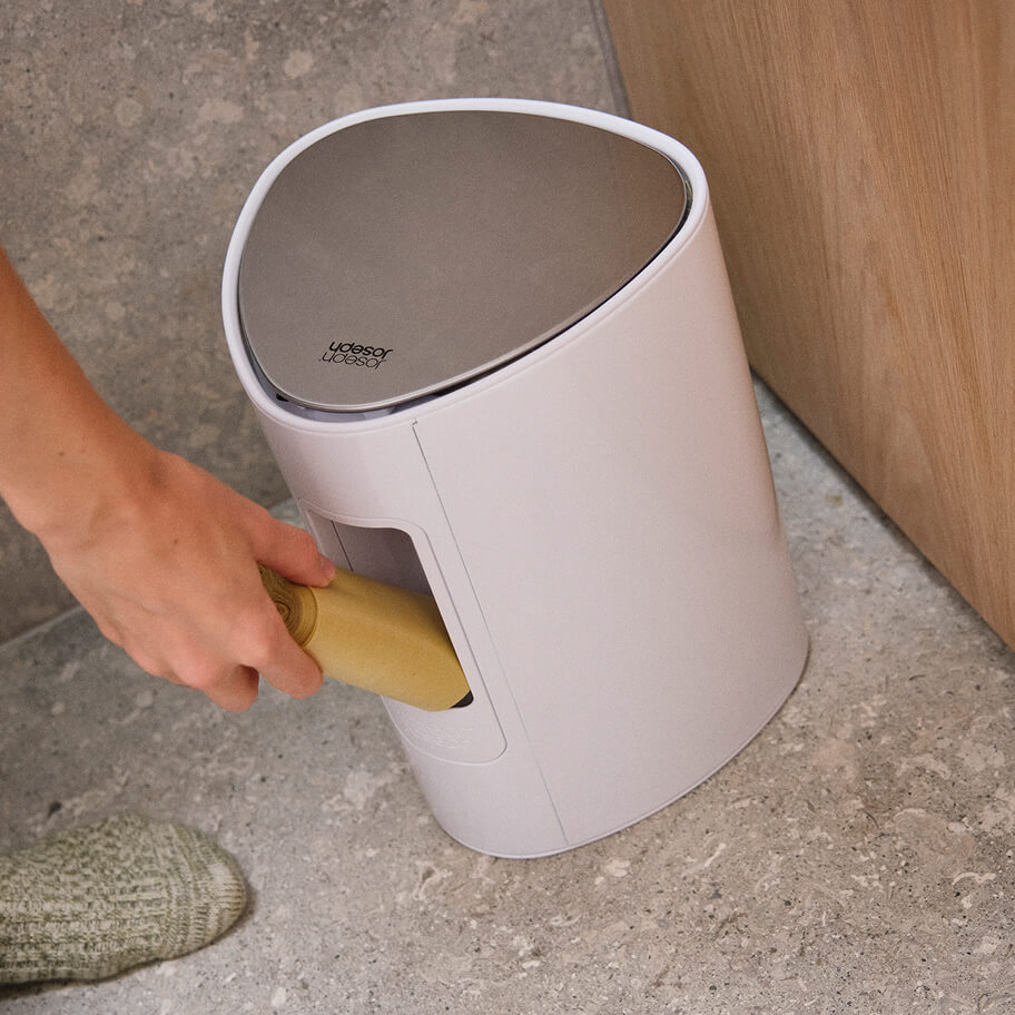 EasyStore™ 5L Gloss White Bathroom Pedal Bin