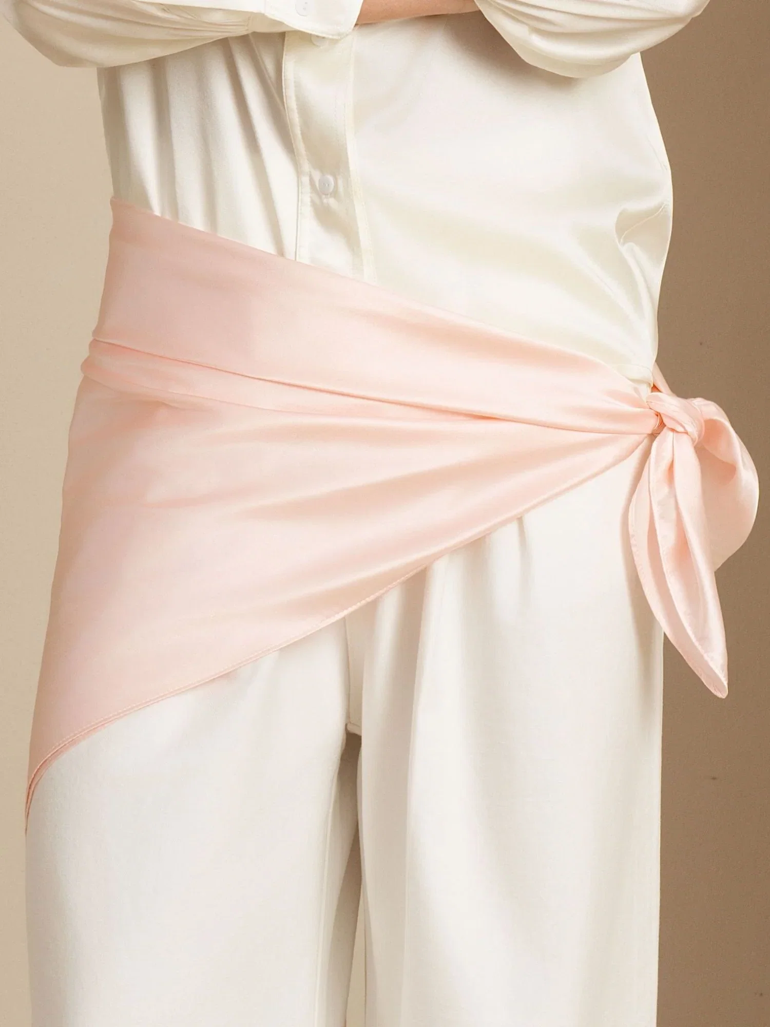Ren Silke Klassisk Elegant Fyrkantig Scarf - Storlek 90x90cm