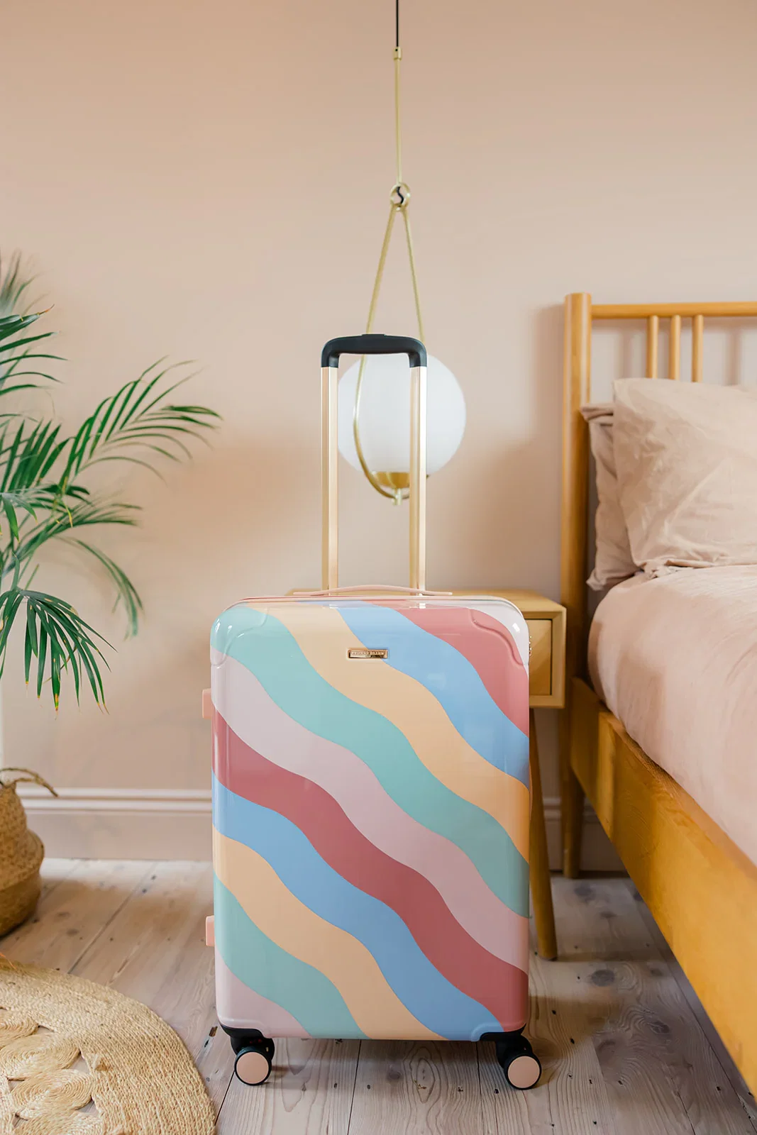 Image of Wobble Stripe Medium 4W Trolley Case