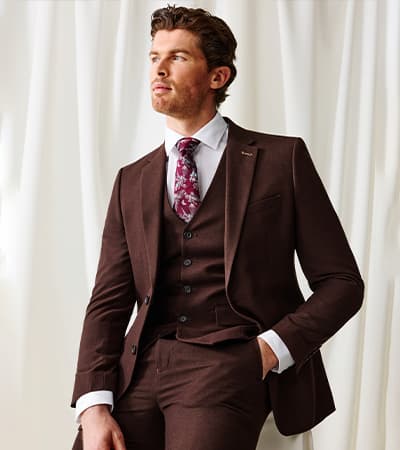 THREE-PIECE SUITS IMAGE