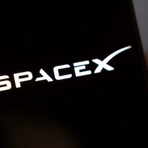 SpaceX Mounts Surprise Push for 180-Day Phone Unlocking Rule