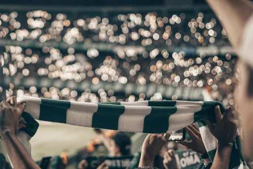 Sparen Sie 2026 bei Ihren Fußballreisen mit Angeboten für Flüge, Unterkünfte, Mietwagen und Aktivitäten.