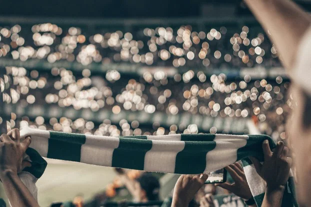 Sparen Sie 2026 bei Ihren Fußballreisen mit Angeboten für Flüge, Unterkünfte, Mietwagen und Aktivitäten.