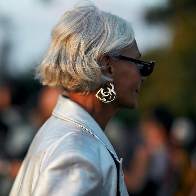 Diese Frisuren-Trends lassen graue Haare strahlen