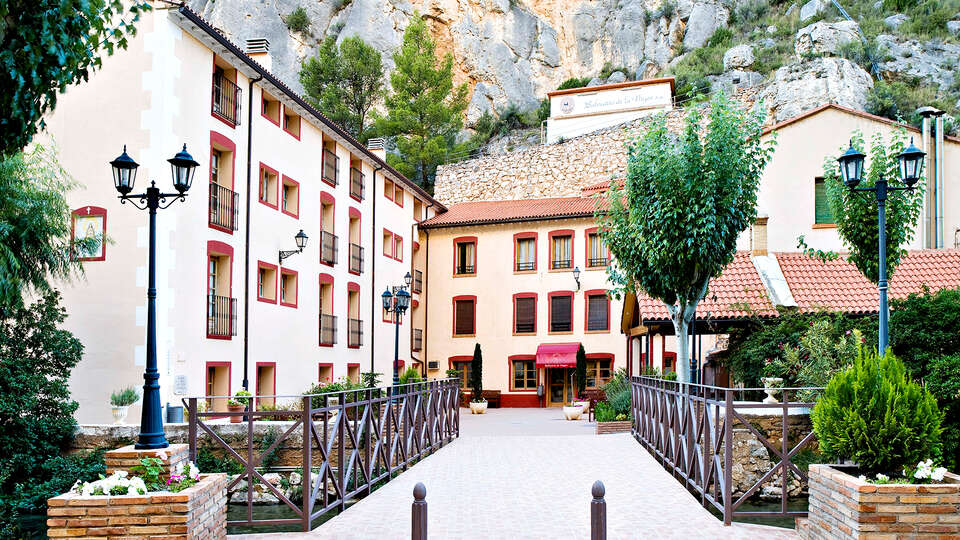 Relax en Aragón: Media pensión con circuito termal en habitación superior reformada