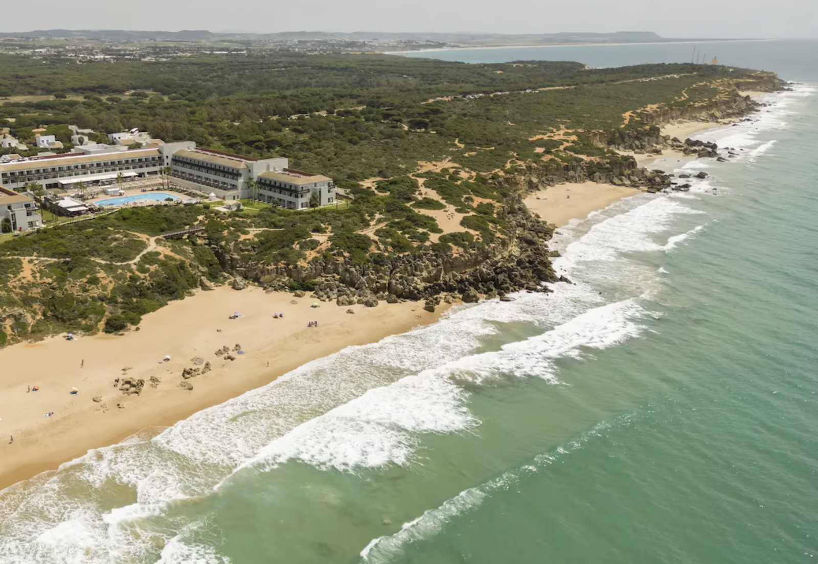 Conil: resort 4* frente al mar por 31 euros pp