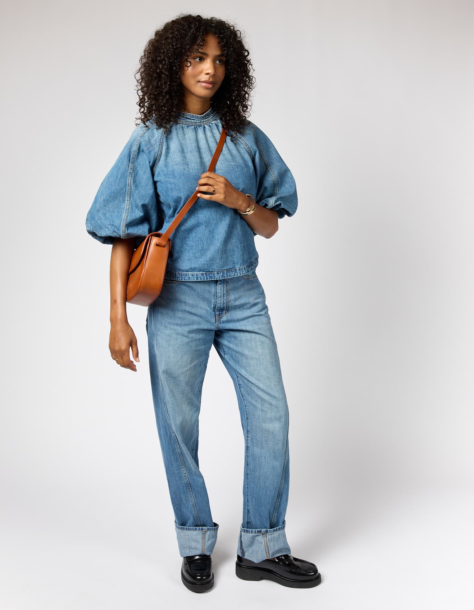 Model wearing Nina in Cognac