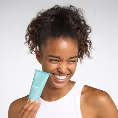 Designed for blemish-prone skin, the Clarifying range works to remove impurities and support clearer-looking skin.