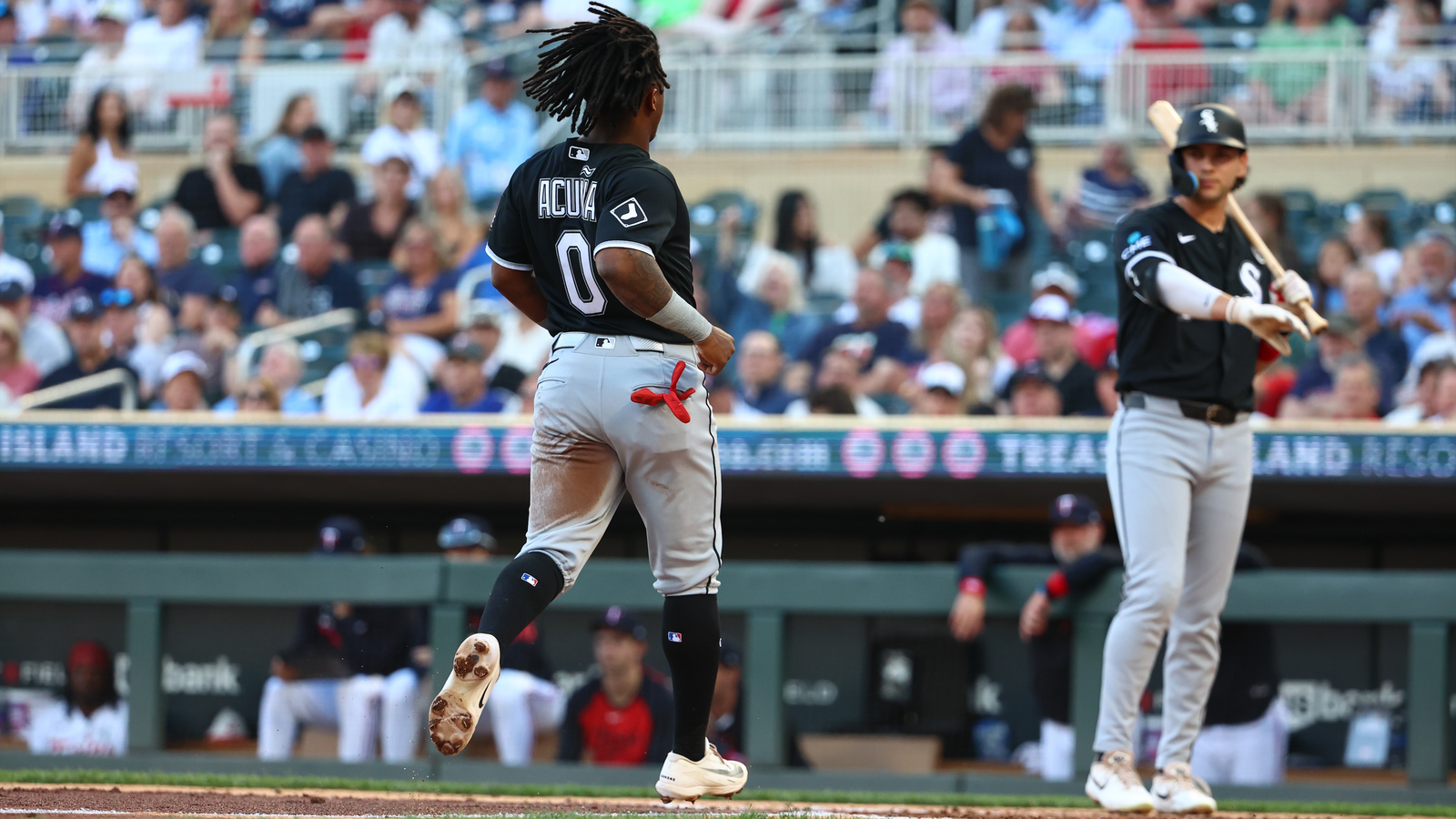 Luisangel Acuña scores a run