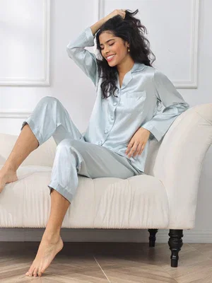 Image of Zuivere Zijde Button Up Dames Pyjama Set