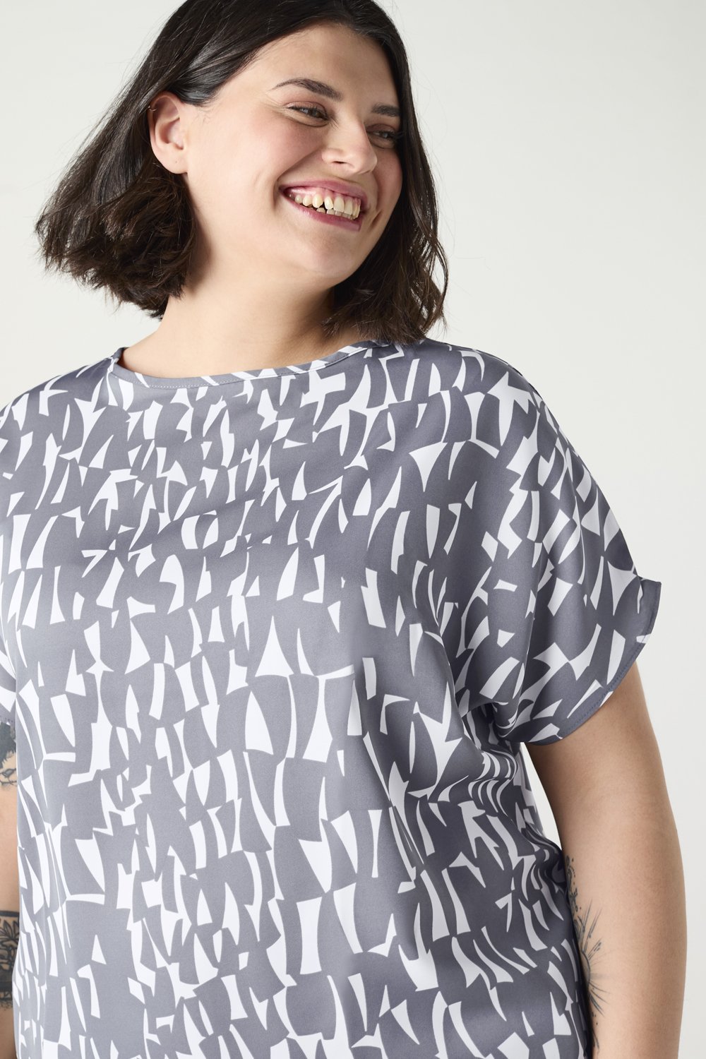 Image of SJ Women's Slash Neck Print Blouse, Grey Shard