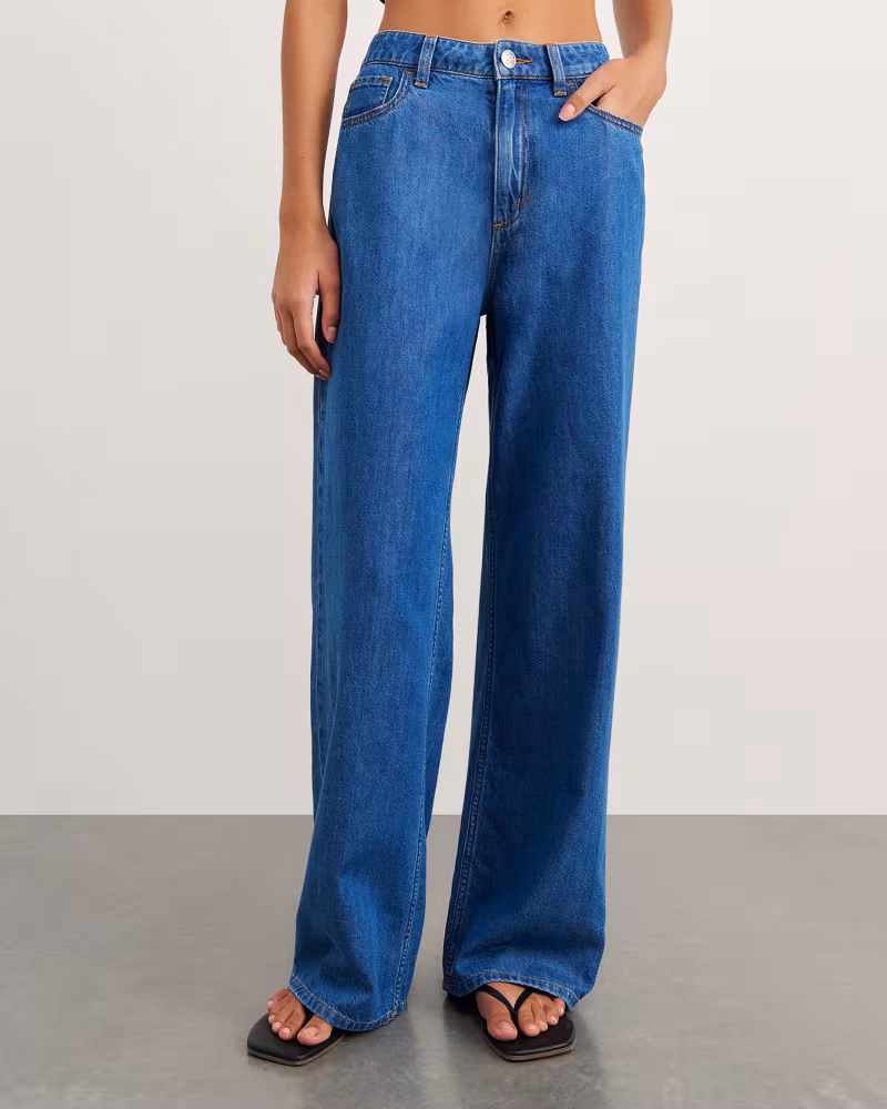 Image of Loe Mid Rise Straight Jean