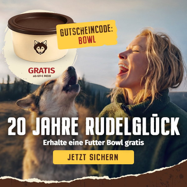 Frau mit Hund und gratis Wolfsblut Futterbowl