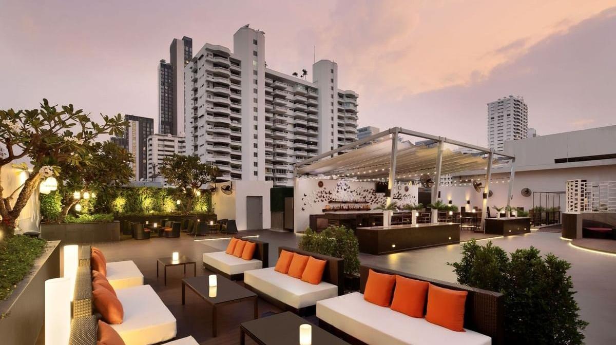 Central Bangkok Oasis in Sukhumvit with Daily Breakfast, Nightly Drinks & Rooftop Pool