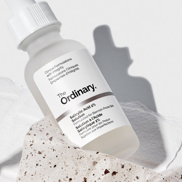 Salicylic Acid 2% Solution to clear your pores.