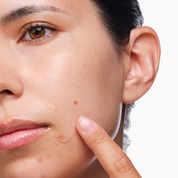 Salicylic Acid 2% Solution to clear your pores.