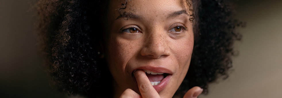 Woman using Hydrating Gum Serum.