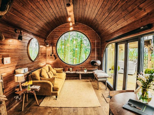 The Pines Treehouse - romantic hideaway for two
