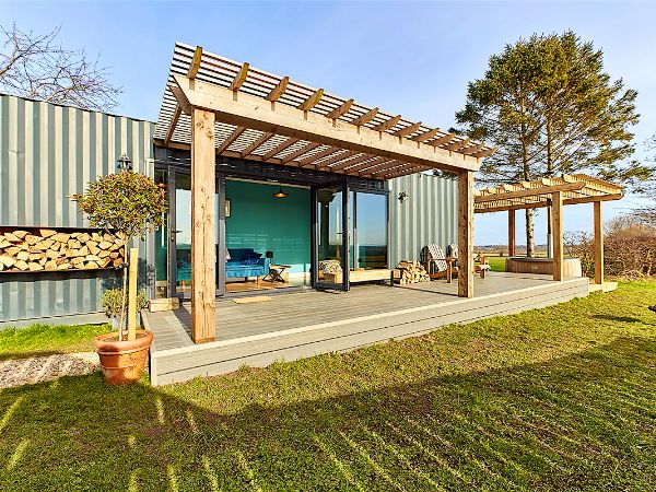 High House Retreat - cool hilltop hideaway