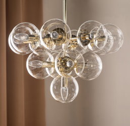 Lampa z przezroczystymi kloszami przypominającymi bańki