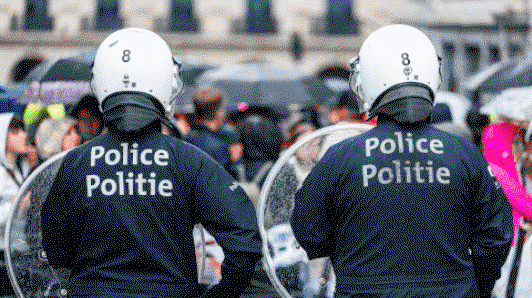 Politie zet traangas opnieuw in om menigte uiteen te drijven tijdens protest Franstalig onderwijs in Brussel