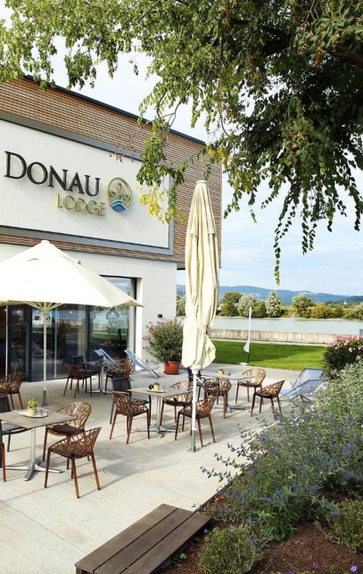Hotel terrasse mit donaublick