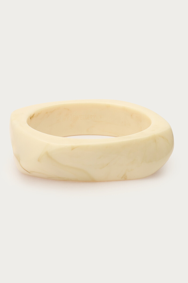 Witte resin bangle