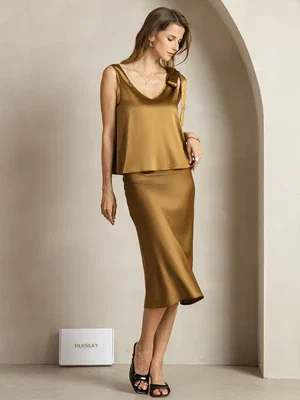 Image of 19Momme Zijde Set Tanktop met strikbare schouderbandjes en V-hals & midirok