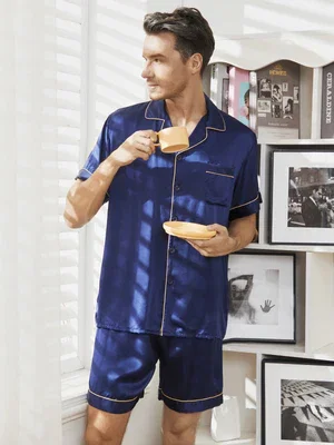 Image of Herenpyjama Set Van Pure Zijde Met Korte Mouwen Reverskraag En Shorts