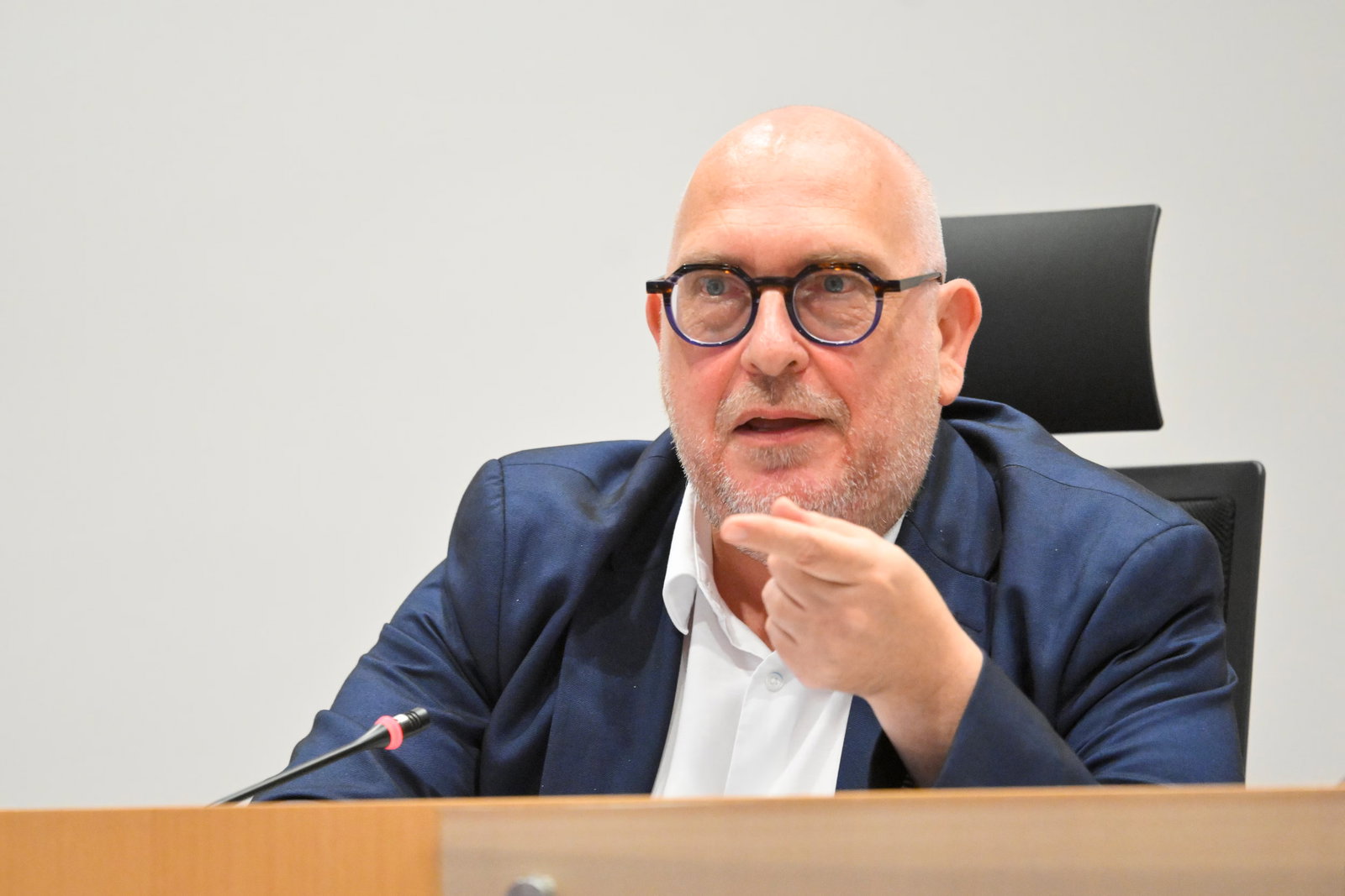 “Een ware schande”: Vlaams Belang stapt na 27 uur gefilibuster op uit Kamercommissie