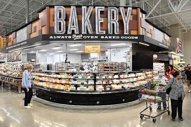 Pastry Chefs Say These Grocery Store Chains Have the Most Delicious Bakeries