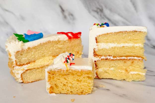 Whenever I Have a Last-Minute Gathering, I Always Buy Cake from this Grocery Store Chain