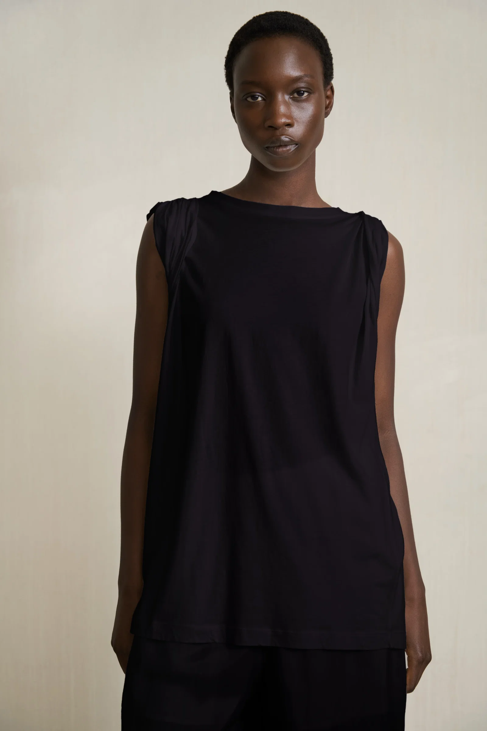 Image of BARA TEE BLACKISH