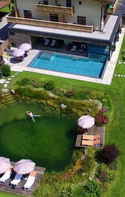 Hotel mit Pool und Schwimmteich