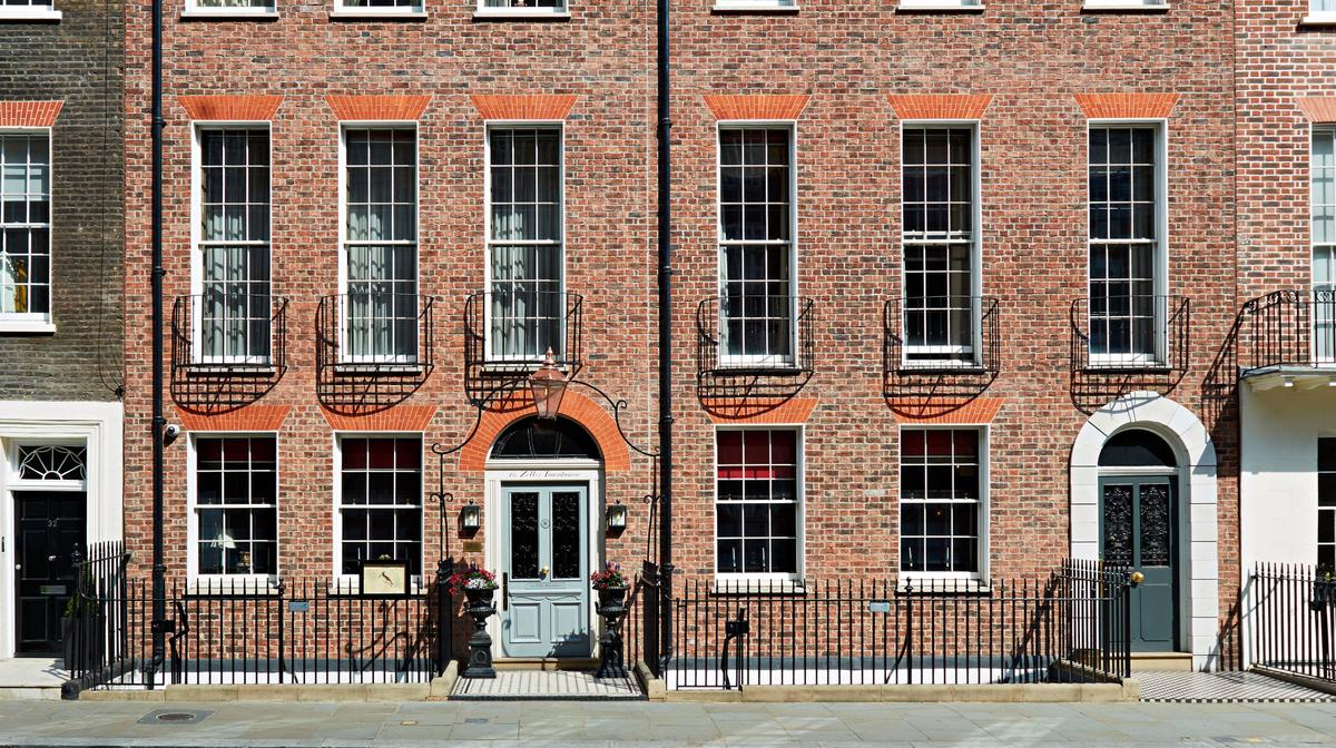 Boutique London Townhouse Elegance Steps from Oxford Street with Daily Breakfast