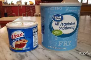 She melts a can of Crisco to try this home hack everyone's talking about