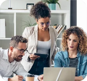 image-colleagues-looking-at-laptop