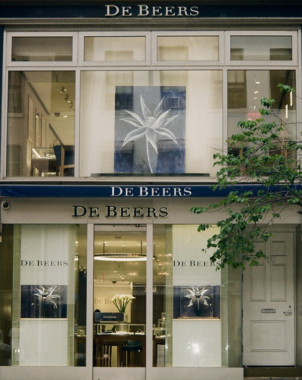 A gif header image linking to fine-jewellery/de-beers-rvl page.